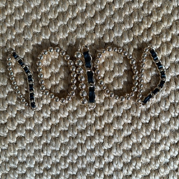 Bracelet stack - 2 gold beaded bracelet and 3 black faux leather and gold chains - Picture 3 of 5